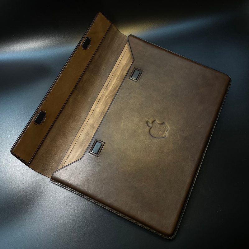 Чехол для MacBook Pro 14 — Коричневый